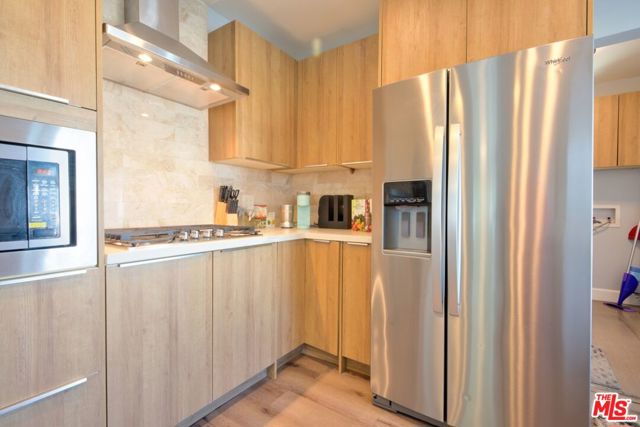 9001 S 5TH Avenue, Inglewood CA: https://media.crmls.org/mediaz/0467dce4-1a43-4073-b173-f235866a0711.jpg