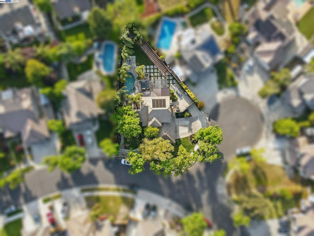 https://media.crmls.org/mediaz/04687099-6411-4328-aca2-a14f572817df.jpg?preset=X-Large