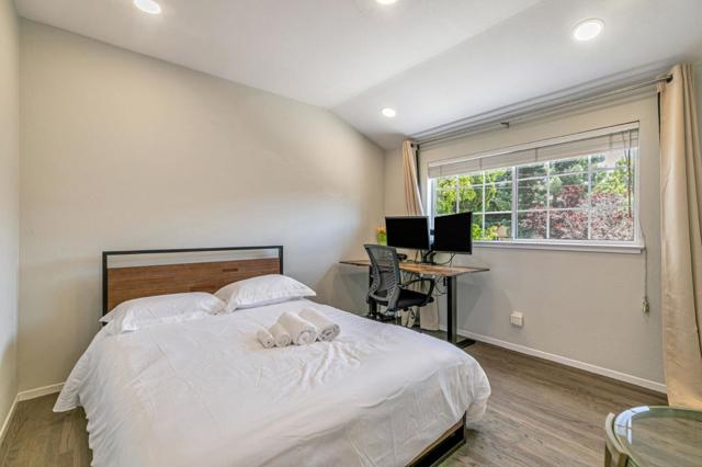 2739 Saint Giles Lane, Mountain View CA: https://media.crmls.org/mediaz/046897b3-a6df-40bc-b209-2101954f6f1b.jpg