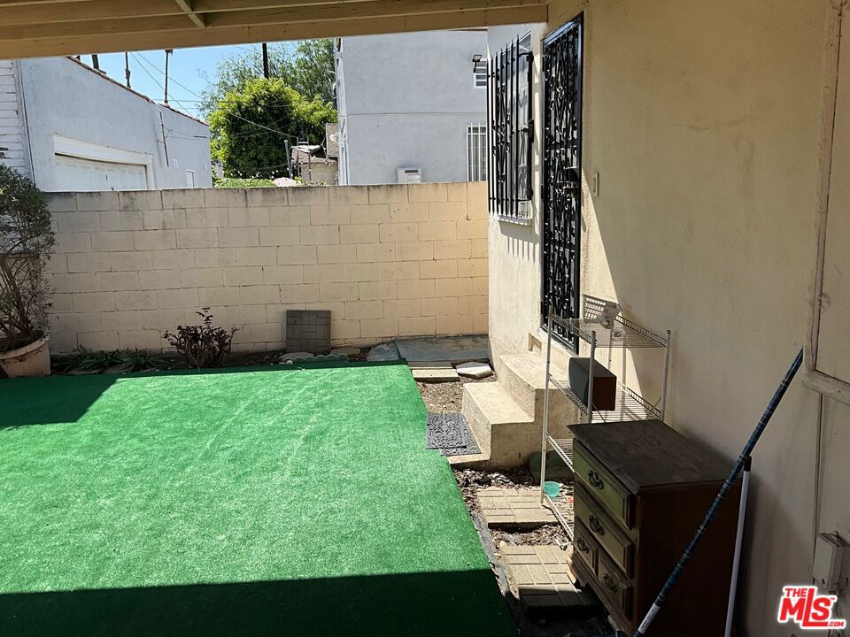 https://media.crmls.org/mediaz/0468ca26-cedb-47ea-8397-8c4da425d46f.jpg?preset=X-Large