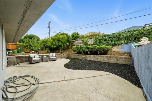 362 Lakeshire Drive, Daly City CA: https://media.crmls.org/mediaz/0468cfc7-5e90-4c74-bf94-fc2e96c89a59.jpg