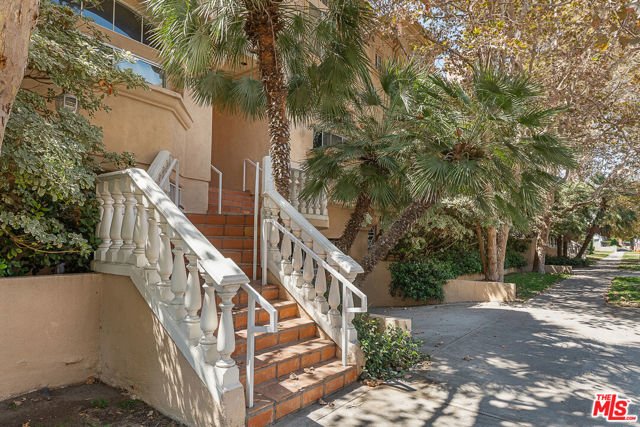 11112 La Maida Street, 23 photo 3