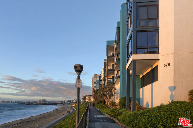 575 ESPLANADE, Redondo Beach, California 90277, 2 Bedrooms Bedrooms, ,2 BathroomsBathrooms,Residential,Sold,ESPLANADE,17203212