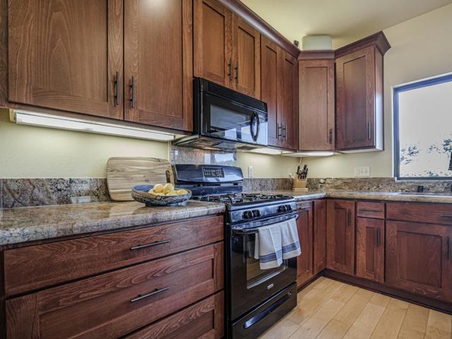 14 Sageland Court, Scotts Valley CA: https://media.crmls.org/mediaz/046a450e-36ef-4953-9b1e-c4bad162812d.jpg