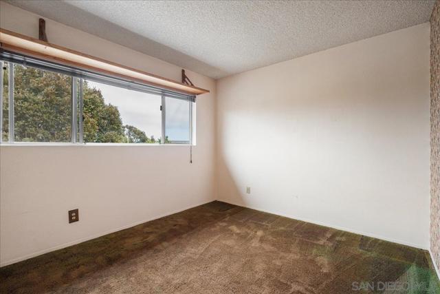 13334 Barbados Way, Del Mar CA: https://media.crmls.org/mediaz/046aa9da-096b-4f02-9fd6-55f7f7041b4d.jpg