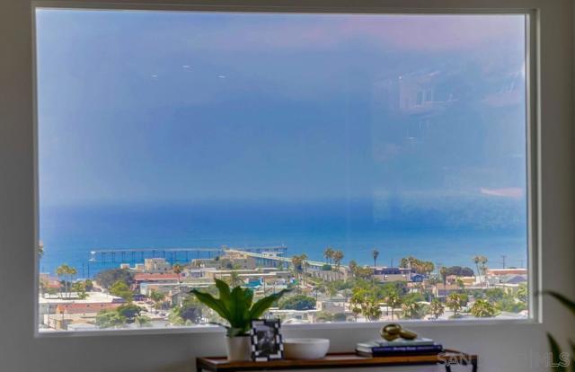 4607 Santa Cruz, San Diego CA: https://media.crmls.org/mediaz/046acbd8-8b4b-4259-84f6-810225d6f563.jpg