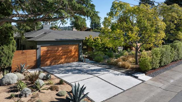 137 30th Avenue, San Mateo CA: https://media.crmls.org/mediaz/046bd7d6-6035-4680-a95d-66bb8df2aaa9.jpg