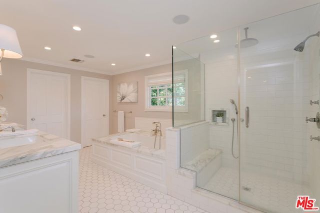 2055 Outpost Drive, Los Angeles CA: https://media.crmls.org/mediaz/046bdb0d-2470-4b4f-8243-0d06ba633cf0.jpg