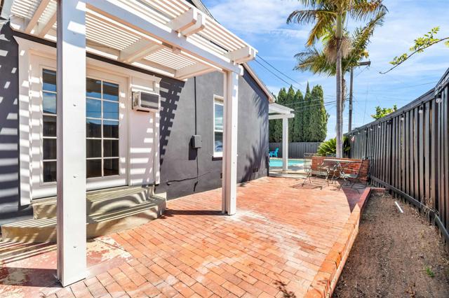 3921 Juniper St, San Diego CA: https://media.crmls.org/mediaz/046c058e-489e-42be-be89-0439ac6709ae.jpg