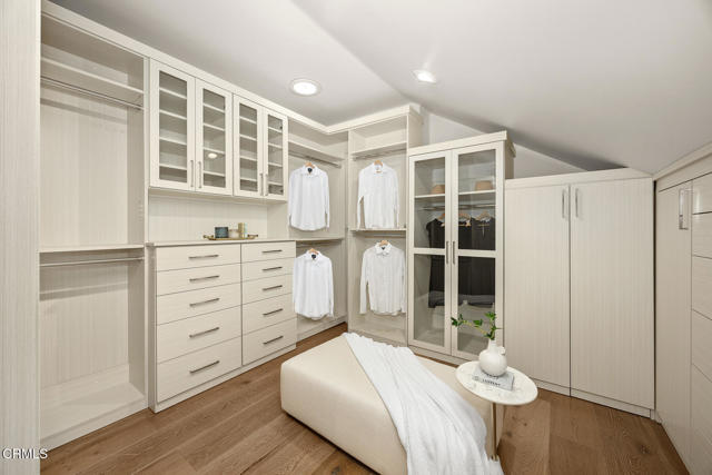 5008 La Canada Boulevard, La Canada Flintridge CA: https://media.crmls.org/mediaz/046c3b7b-c705-4e60-9694-03748b8f04b4.jpg