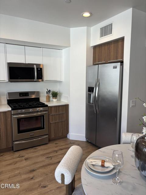 Detail Gallery Image 14 of 23 For 239 S Marengo Ave #201,  Pasadena,  CA 91101 - 2 Beds | 2 Baths