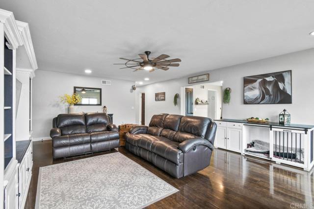 Detail Gallery Image 15 of 41 For 8409 Carlton Oaks Dr, Santee,  CA 92071 - 4 Beds | 2 Baths