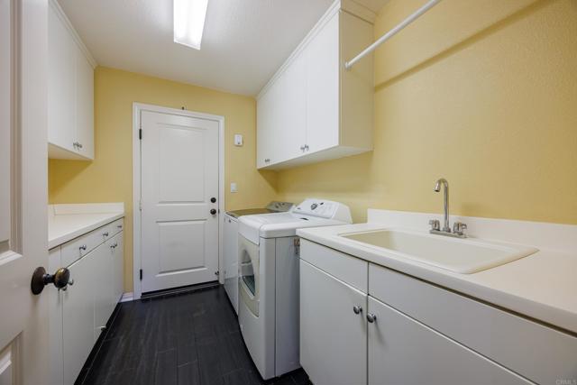 27002 Red Maple Street, Murrieta CA: https://media.crmls.org/mediaz/046d167a-8972-4218-99a7-6fab1e50ed9d.jpg