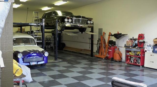 1672 Crescent Avenue, Castro Valley CA: https://media.crmls.org/mediaz/046d3619-f3c3-4c5a-a2d3-0ac82c9d92d9.jpg