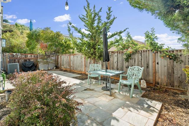 663 Falling Star Drive, Martinez CA: https://media.crmls.org/mediaz/046d4eef-aa2c-4f16-88c1-053697b2f91d.jpg