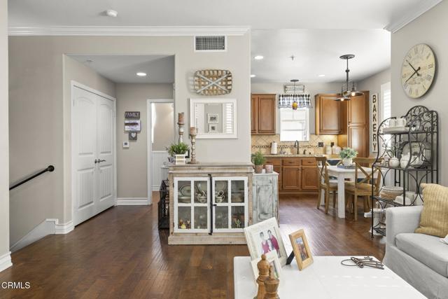 1524 Windshore Way, Oxnard CA: https://media.crmls.org/mediaz/046d53f5-d96b-46e0-aec3-7123da0e9afa.jpg