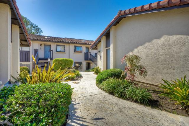 220 S Shorehang Lane, Encinitas CA: https://media.crmls.org/mediaz/046d7a98-17ba-4bc3-a21a-b7021a854b32.jpg