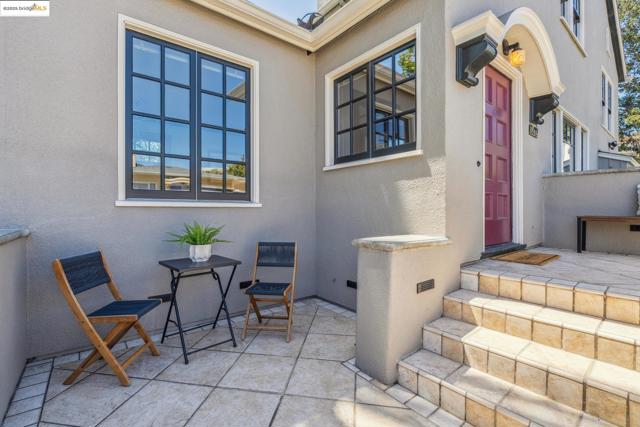 749 Mckinley Ave, Oakland CA: https://media.crmls.org/mediaz/046d8cbc-5b15-4e04-ad58-769b47bbaf83.jpg