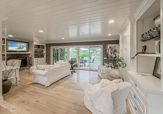 1888 El Monte Drive, Thousand Oaks CA: https://media.crmls.org/mediaz/046dbce2-d9f5-4be2-bfaa-c0dbc2155d20.jpg