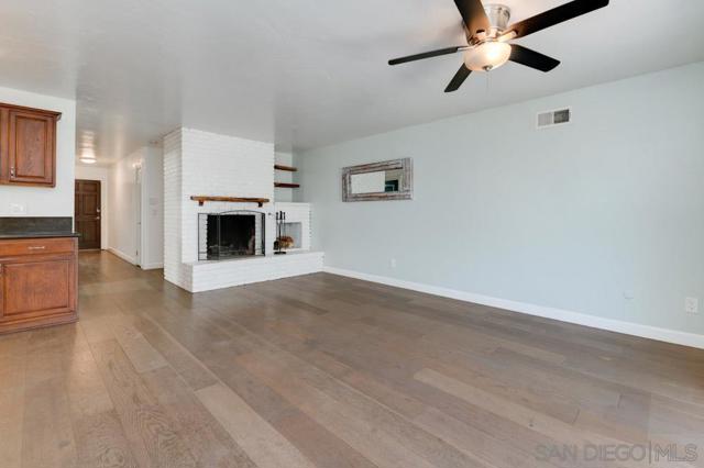 554 7Th St, Imperial Beach CA: https://media.crmls.org/mediaz/046dd480-9bd6-4ace-8e94-7a9aa46b84c5.jpg