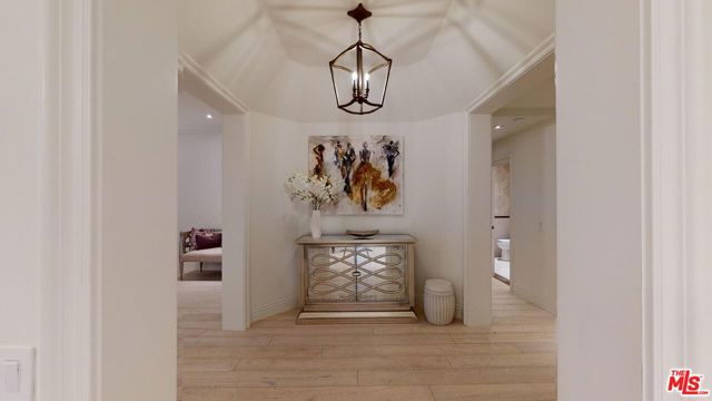 10120 Empyrean Way, Los Angeles CA: https://media.crmls.org/mediaz/046e0546-b20c-441a-8f7d-c058e9c362df.jpg