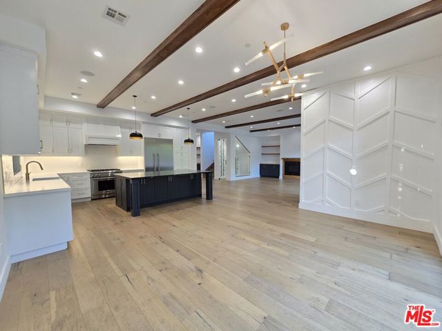 18026 Valley Vista Boulevard, Encino CA: https://media.crmls.org/mediaz/046e9a79-e195-416f-93da-ccd41ccc32a7.jpg