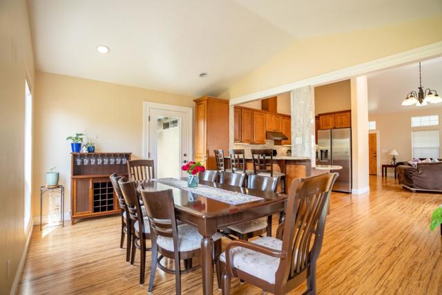 1221 Jacqueline Drive, Hollister CA: https://media.crmls.org/mediaz/046ec49c-685d-4e78-8d00-cfe016e77963.jpg
