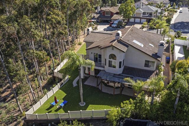 10405 White Birch Dr, San Diego CA: https://media.crmls.org/mediaz/046ee906-b657-4732-b5a4-93b59c6d5048.jpg
