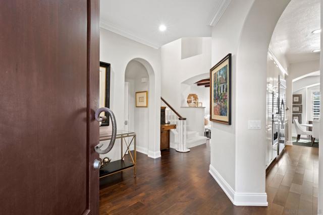 Image 3 of 32 For 7723 Ivanhoe Ave