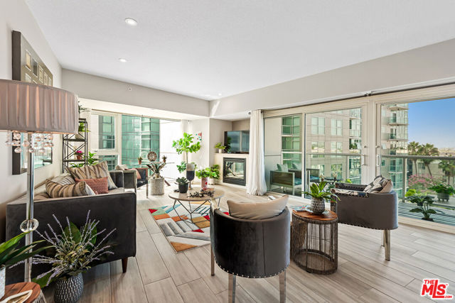 13600 Marina Pointe Drive, Marina del Rey CA: https://media.crmls.org/mediaz/046f6609-9b1c-4e97-9d1e-758082e4c9bc.jpg