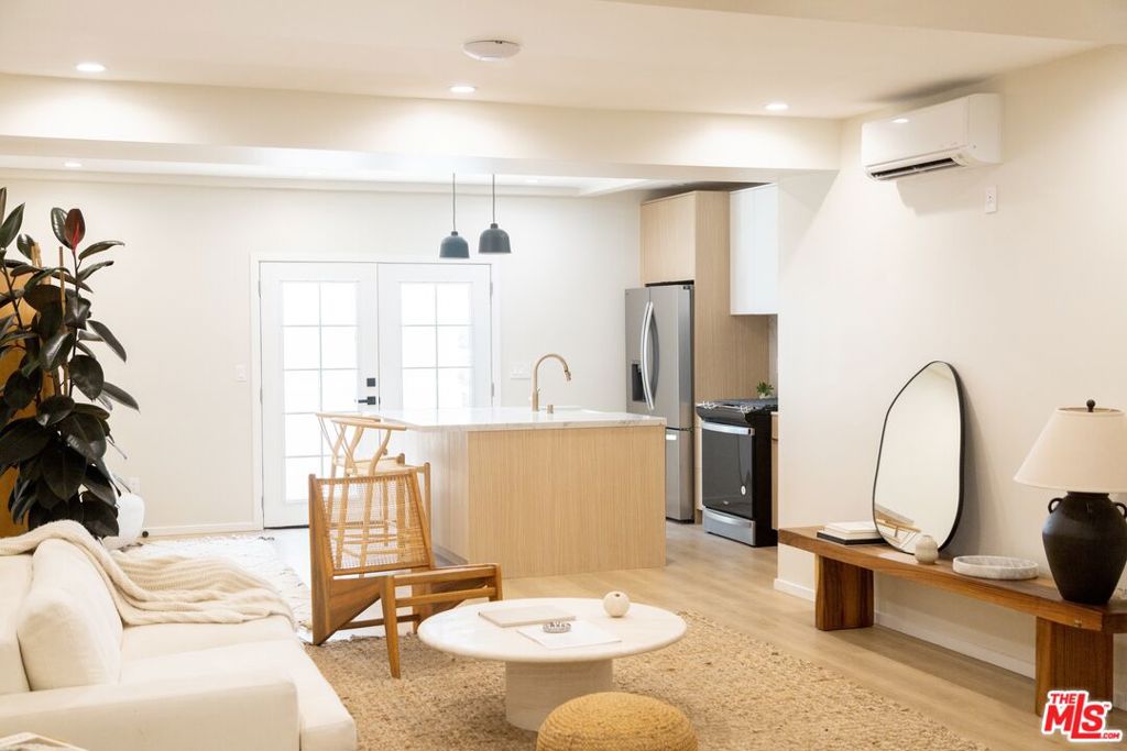 1409 N Hudson Avenue #2