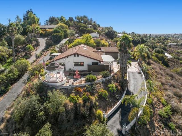 Detail Gallery Image 5 of 41 For 839 Stone Post, Fallbrook,  CA 92028 - 4 Beds | 3 Baths