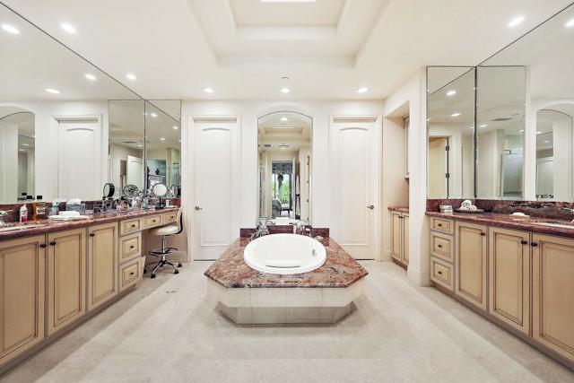 Image 17 of 44 For 42509 Via Prato