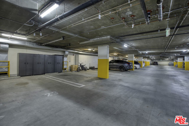 143 N Arnaz Drive, Beverly Hills CA: https://media.crmls.org/mediaz/0470e59b-3302-44d1-bcd8-369b60e79b1c.jpg