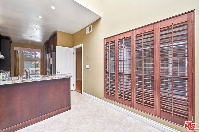 13078 Mindanao Way, Marina del Rey CA: https://media.crmls.org/mediaz/047122a9-bc59-4f8c-8d4b-1001a97ebae6.jpg