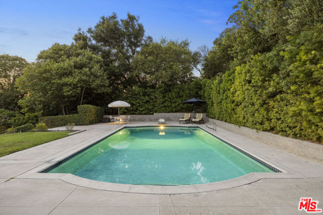 3734 Longridge Avenue, Sherman Oaks CA: https://media.crmls.org/mediaz/04716034-7559-4c0f-9704-8893775c3cc4.jpg