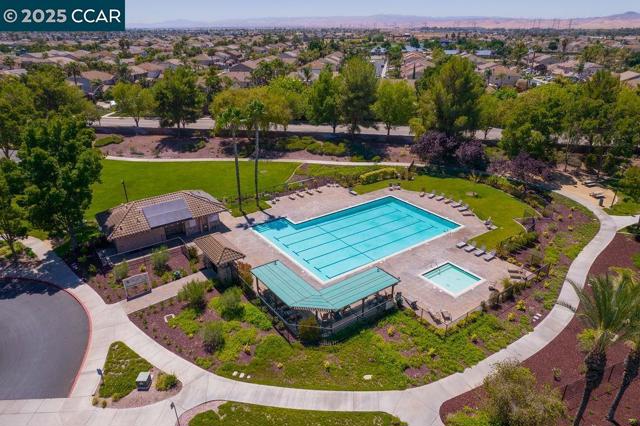2078 Bridgeport Loop, Discovery Bay CA: https://media.crmls.org/mediaz/0471d174-d46c-4be3-bf00-9f2ee024c49d.jpg