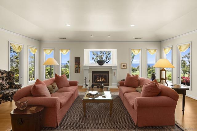 7207 Fairway Rd, La Jolla CA: https://media.crmls.org/mediaz/0472474a-dabc-48e2-a57c-c4733df10973.jpg
