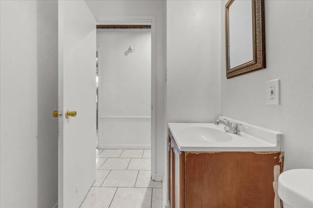 1238 Granada Avenue, Salinas CA: https://media.crmls.org/mediaz/04724eb7-b660-4608-8bba-2e52b9aa5700.jpg