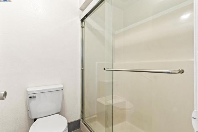 446 Bayview Cir, San Francisco CA: https://media.crmls.org/mediaz/04725ff6-314c-4975-8c73-7eb3f0f6b00d.jpg