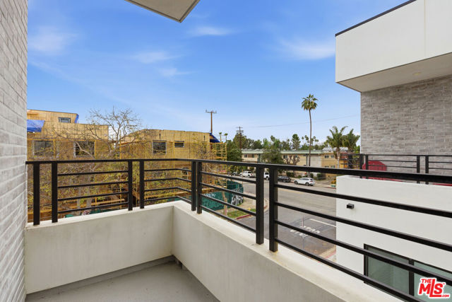 13822 Oxnard Street, Van Nuys CA: https://media.crmls.org/mediaz/04727cfc-a259-41bb-af72-14ca37293f67.jpg