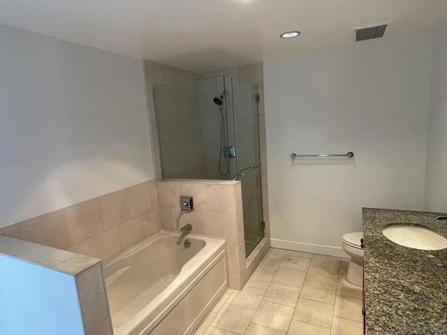 700 W Harbor, San Diego CA: https://media.crmls.org/mediaz/04728a4a-c06c-4b0e-b1cb-b1898da0098a.jpg