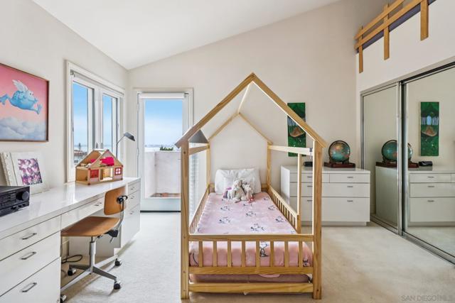 1295 W Redwood St, San Diego CA: https://media.crmls.org/mediaz/0472b6d2-36e9-461d-be6b-18480c5b17a2.jpg