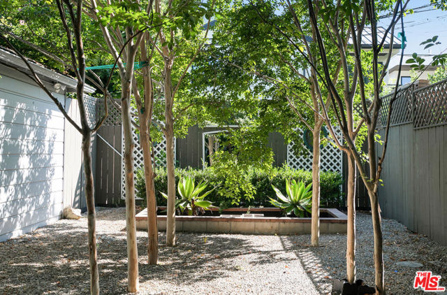 508 N San Vicente Boulevard, West Hollywood CA: https://media.crmls.org/mediaz/0472c450-43b5-46bf-94a2-022535bbf58e.jpg