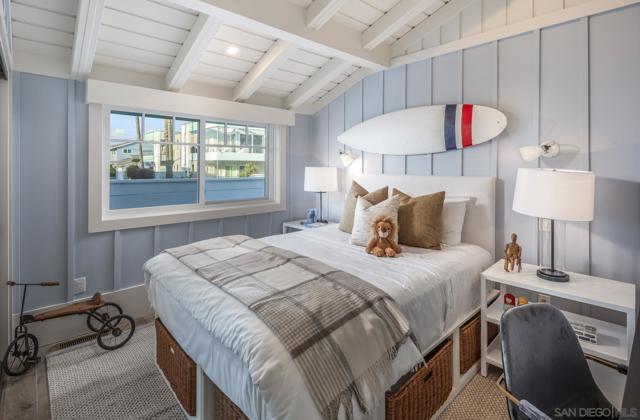 2050 Ocean Front, Del Mar CA: https://media.crmls.org/mediaz/0472cb37-1053-42ad-be93-183f44ba0263.jpg