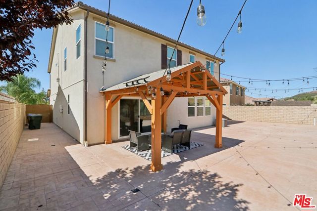 19317 Bension Drive, Santa Clarita CA: https://media.crmls.org/mediaz/0472e2cb-28c5-4249-8190-5bc70f0da4e1.jpg