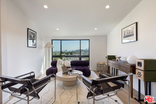 3404 Glenalbyn Drive, Los Angeles CA: https://media.crmls.org/mediaz/047306cf-93ac-4f3c-b1cf-8730b8b36857.jpg