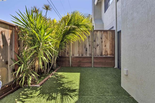 20340 Forest Ave, Castro Valley CA: https://media.crmls.org/mediaz/04732589-619e-4c29-ad5d-dba938256ec7.jpg