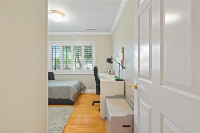 3172 Morris Drive, Palo Alto CA: https://media.crmls.org/mediaz/0473296e-0543-47f9-9be1-68a2eae02c30.jpg