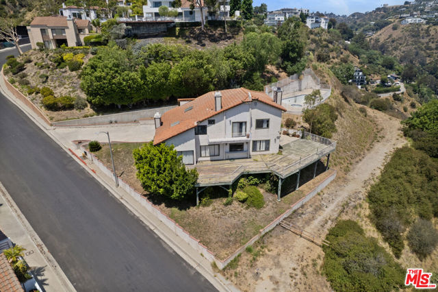 1842 N Crescent Heights Boulevard, Los Angeles CA: https://media.crmls.org/mediaz/04736df3-957a-46ae-95f8-986cbc8e6be8.jpg